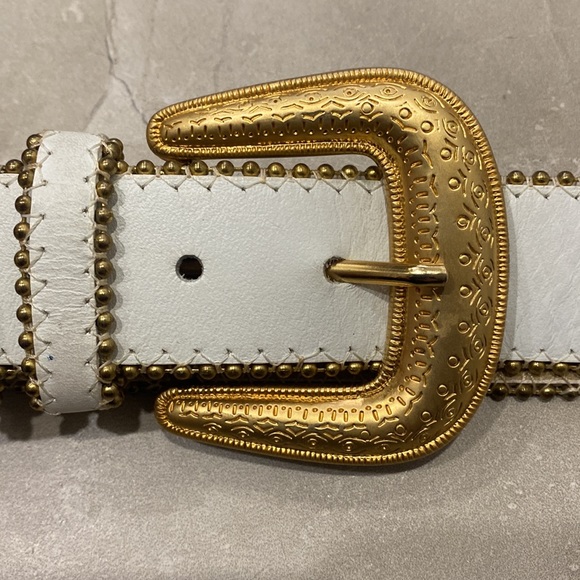Rare Vintage White Leather Belt with Gold Tone Features - Picture 2 of 16